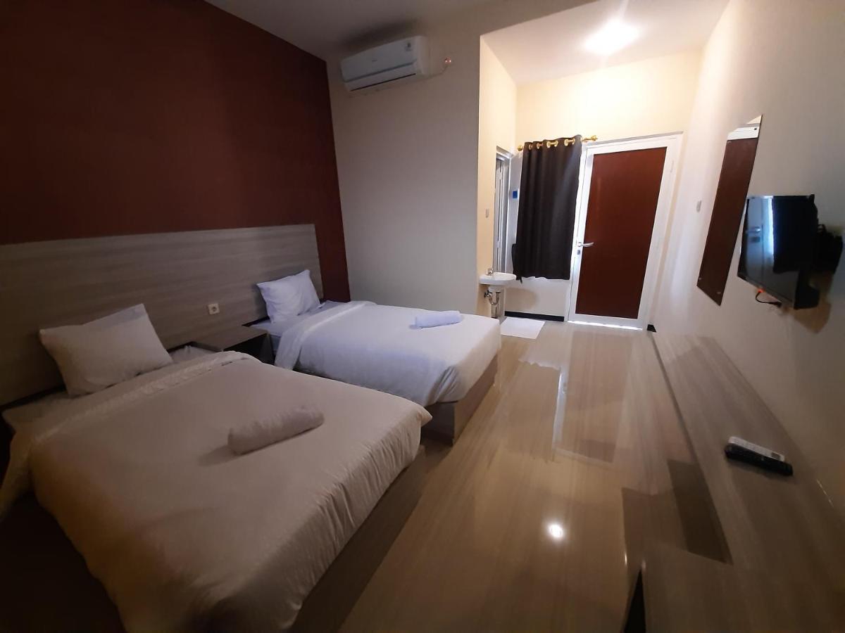Denofe House Hotel Сиребон Екстериор снимка