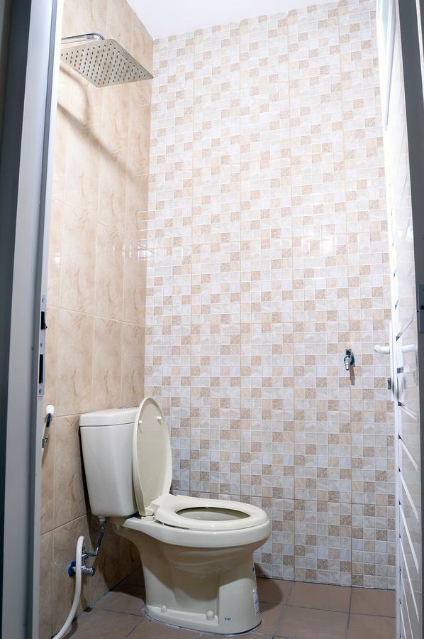 Denofe House Hotel Сиребон Екстериор снимка